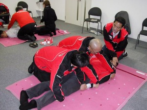 うつ伏せからログロール