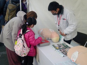写真3：AED操作体験