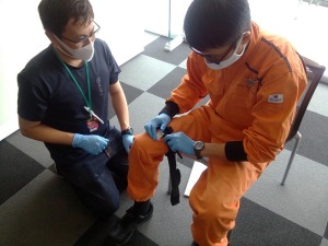 写真2:止血帯(ターニケット) 写真2:止血帯(ターニケット)