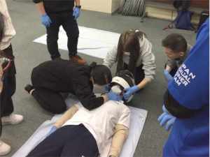 写真3：ヘルメットの取り扱い